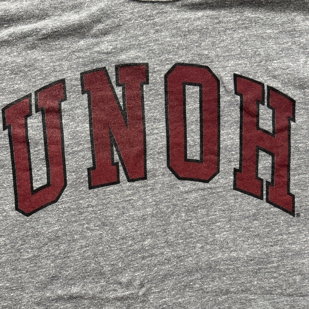 League Gray Tee with Maroon UNOH Design - Picture 4 of 4